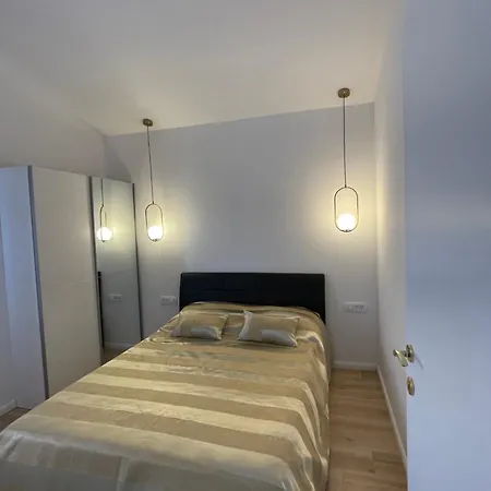 V Apartment *